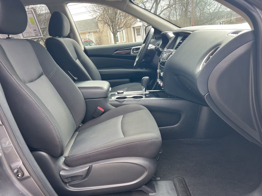 Used 2020 Nissan Pathfinder SV image 27