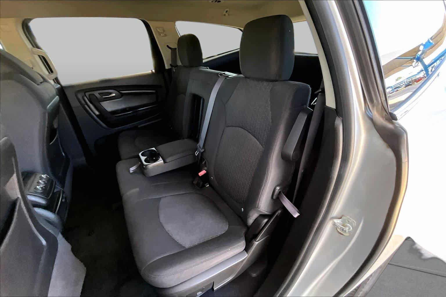 Used 2012 Chevrolet Traverse LT FWD image 19