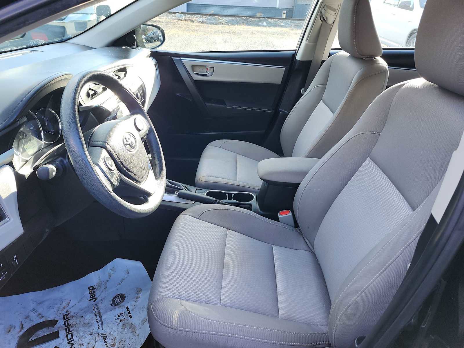 Used 2015 Toyota Corolla LE image 11