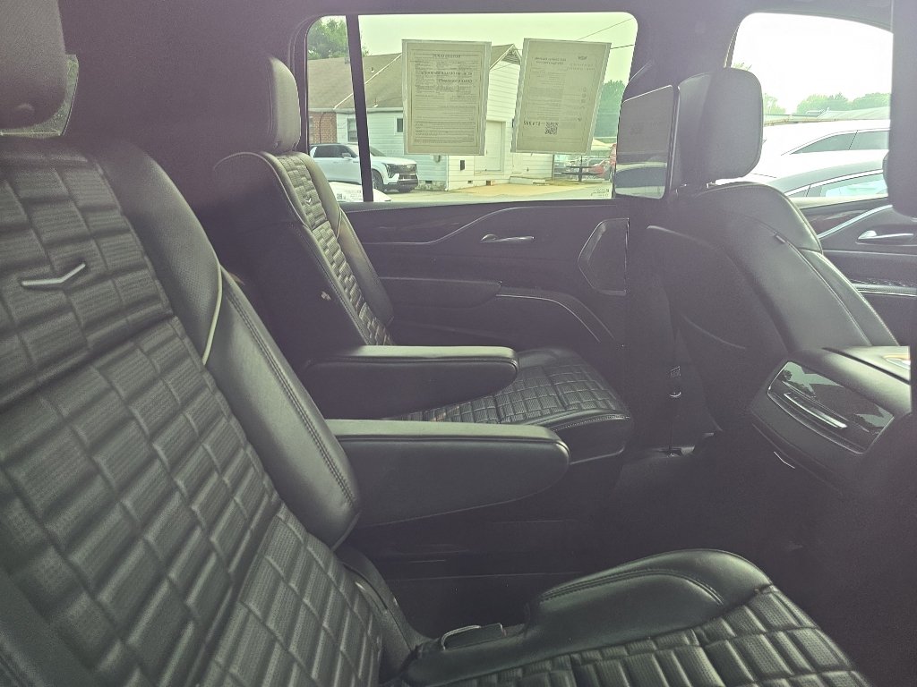 Used 2022 Cadillac Escalade ESV Sport Platinum w/ LPO, ONYX Package AWD/4WD image 12