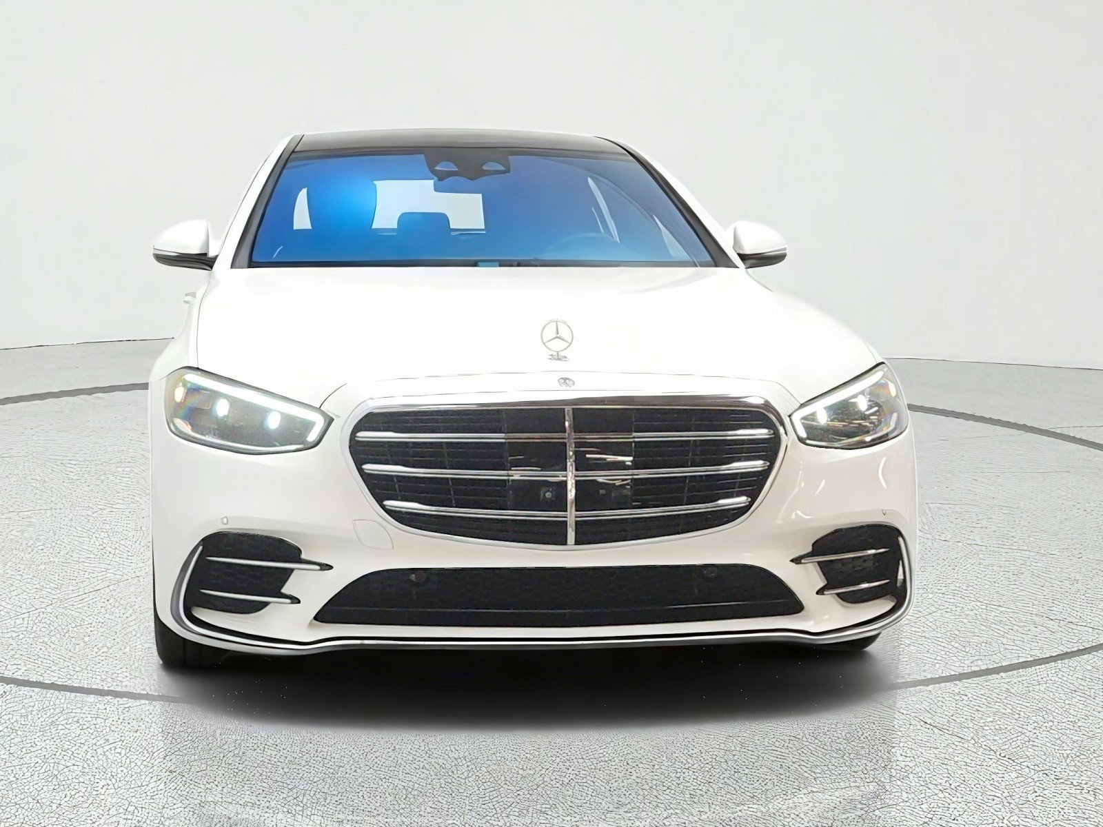 Used 2023 Mercedes-Benz S 580 4MATIC Sedan image 2