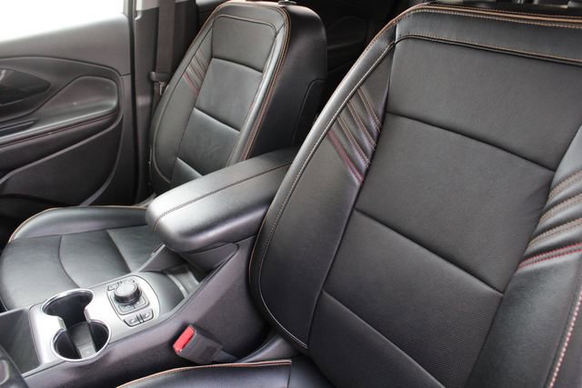 Used 2023 GMC Terrain AT4 image 6