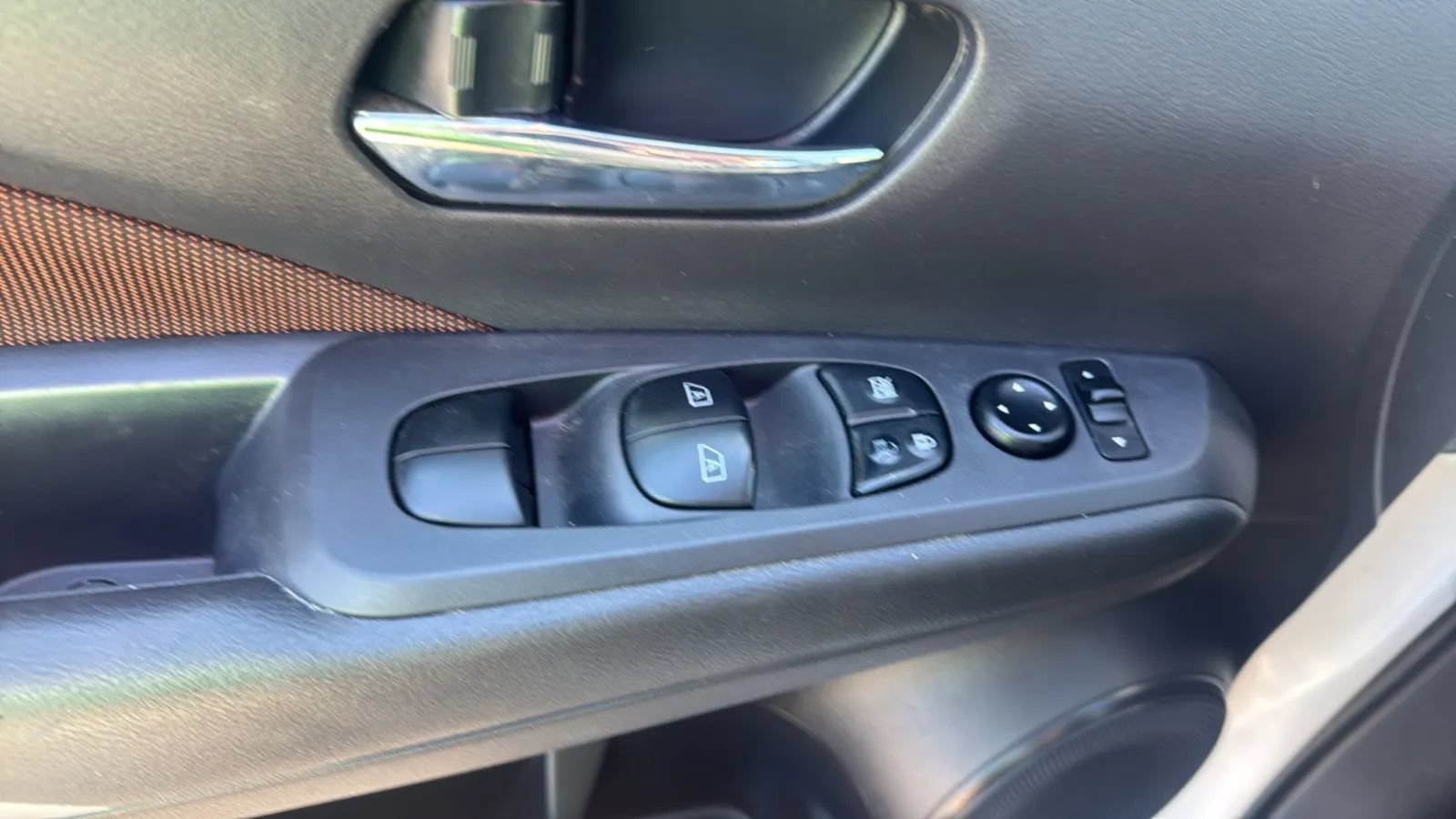 Used 2024 Nissan Kicks SR FWD image 17