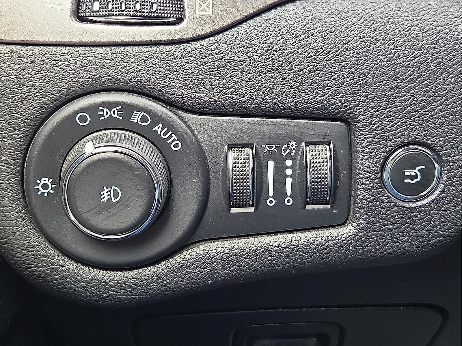 Used 2022 Jeep Cherokee Limited AWD/4WD image 21