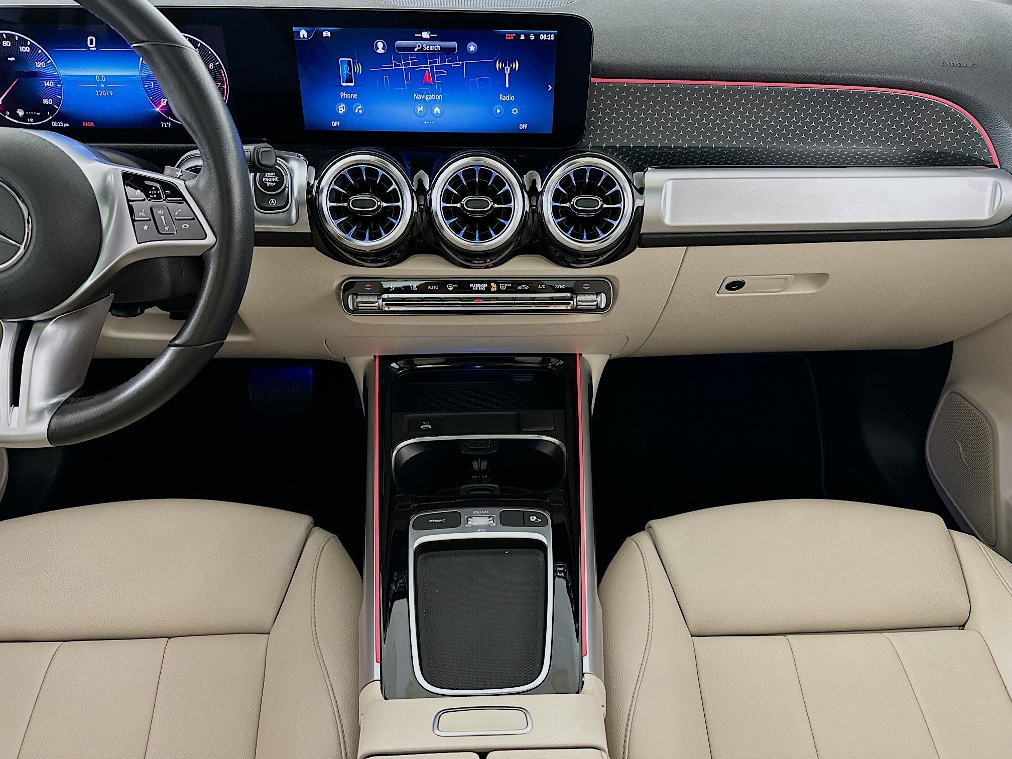 Used 2024 Mercedes-Benz GLB 250 4MATIC w/ Driver Assistance Package image 11