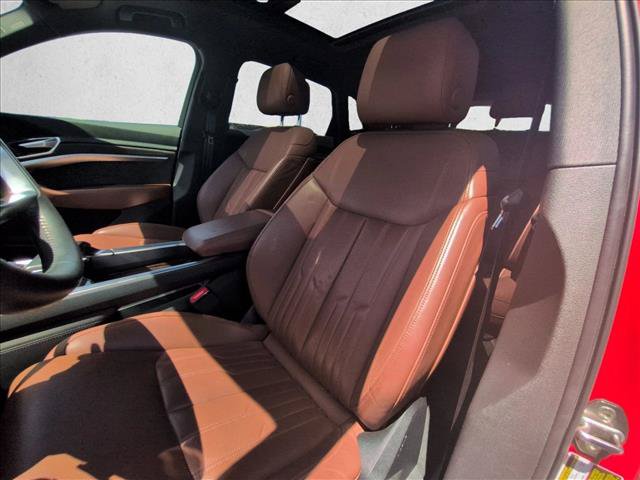 Used 2019 Audi e-tron Prestige w/ Prestige Package AWD/4WD image 15