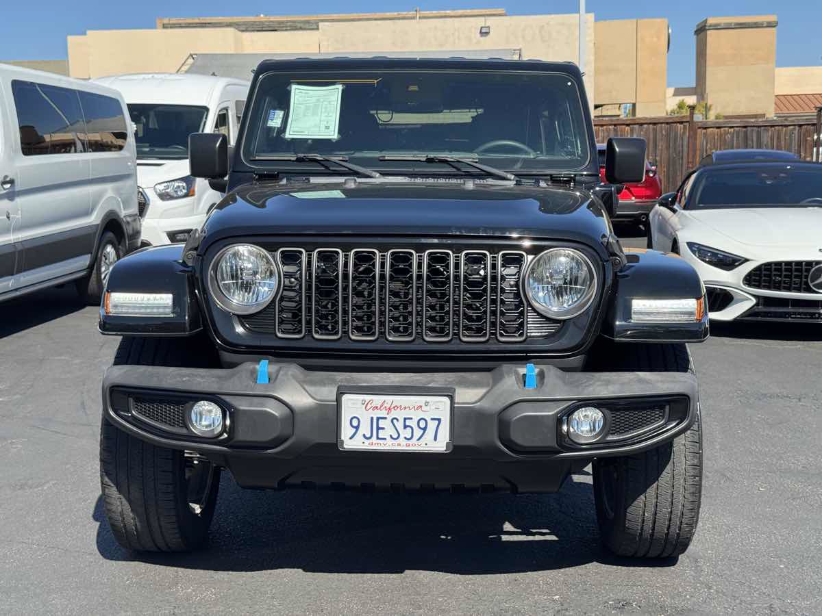 Used 2024 Jeep Wrangler Unlimited w/ Convenience Group AWD/4WD image 7