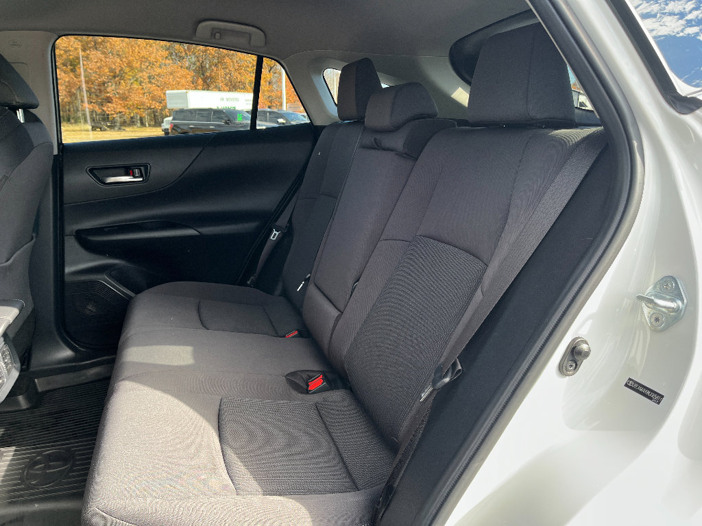 Used 2021 Toyota Venza LE image 17