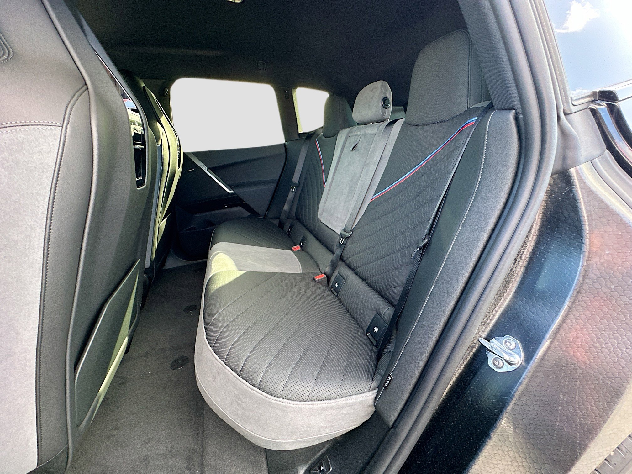 New 2026 BMW iX xDrive45 w/ M Sport Package image 18