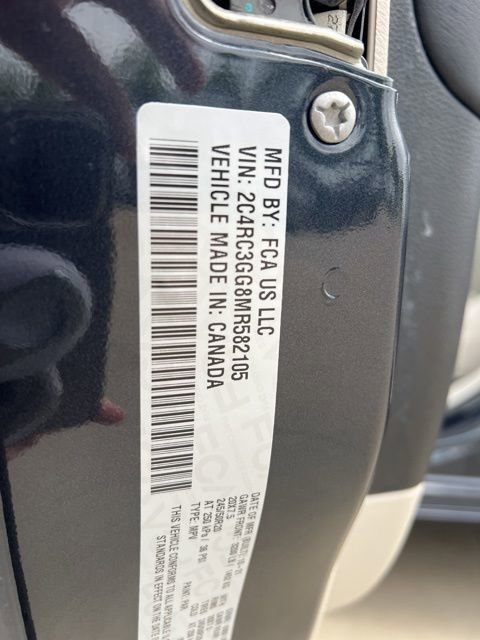 Used 2021 Chrysler Pacifica Limited w/ Uconnect Theater Family Group image 39
