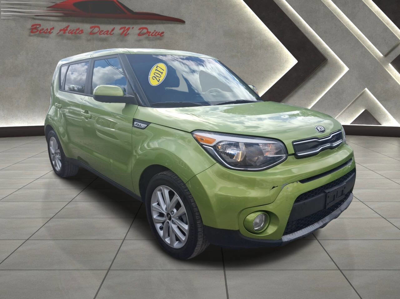 Used 2017 Kia Soul + image 3
