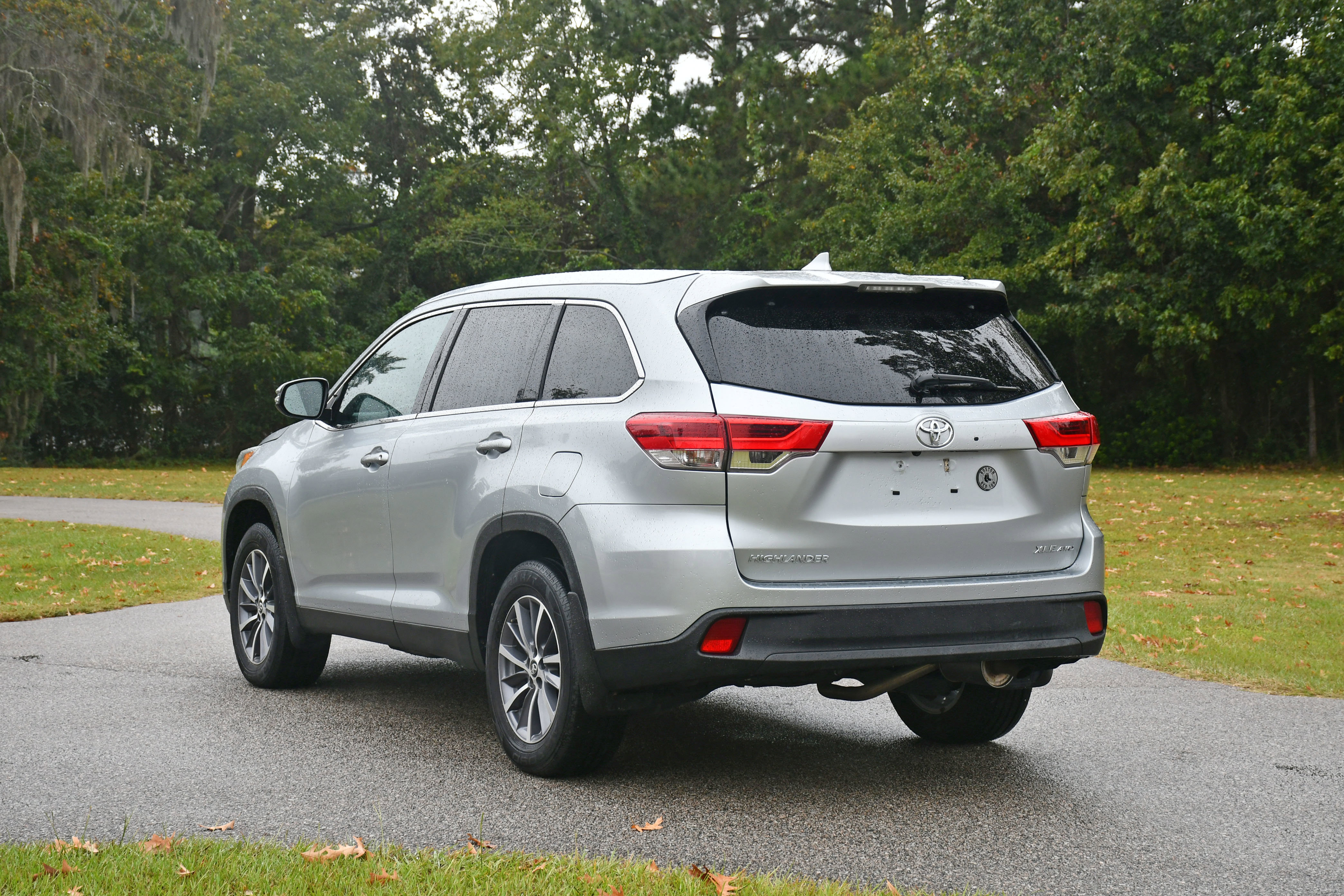 Used 2019 Toyota Highlander XLE image 3