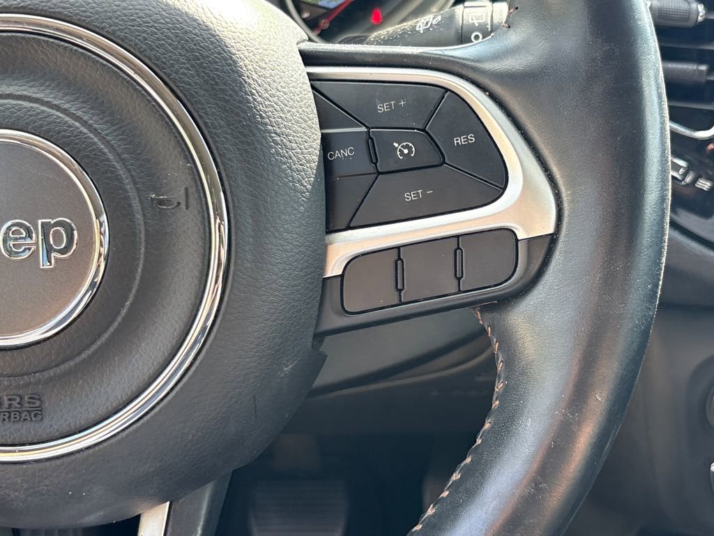 Used 2018 Jeep Compass Limited w/ Safe & Security Group FWD image 22