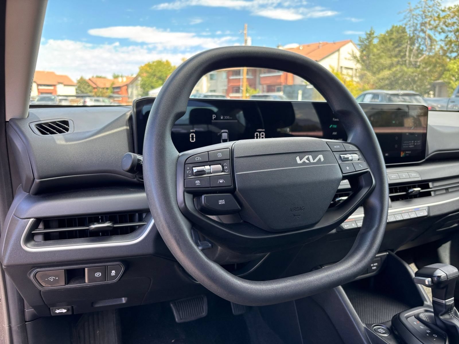 Used 2026 Kia K4 FWD image 32