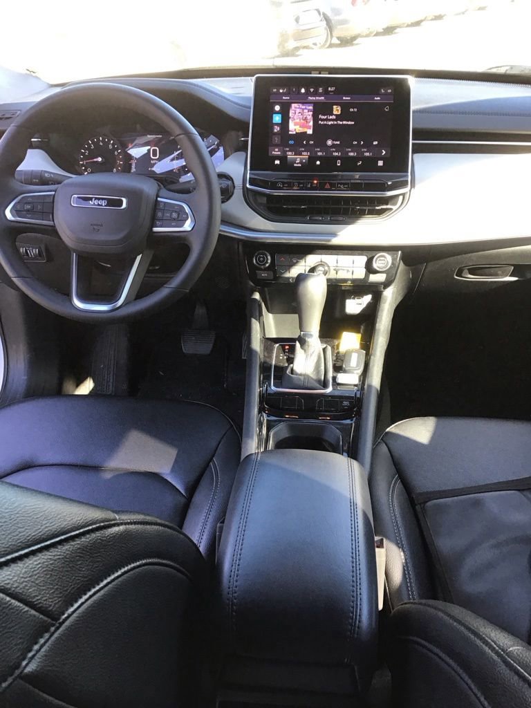 Used 2025 Jeep Compass Limited AWD/4WD image 7