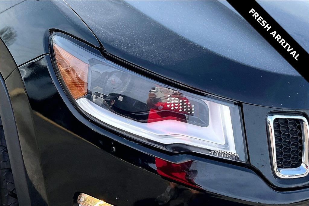 Used 2018 Jeep Compass Limited image 30