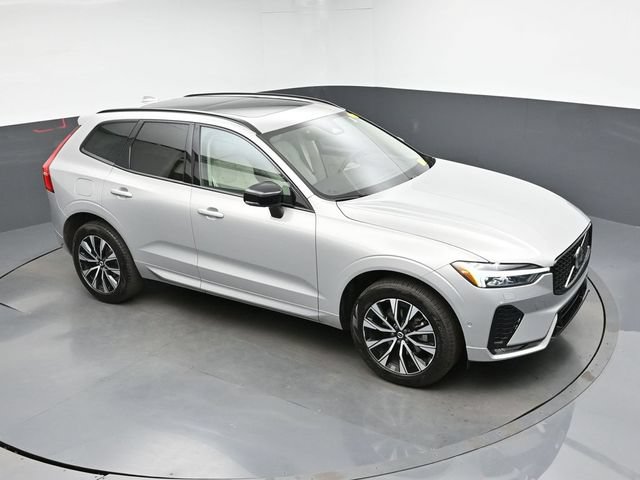Used 2024 Volvo XC60 B5 Plus AWD/4WD image 43