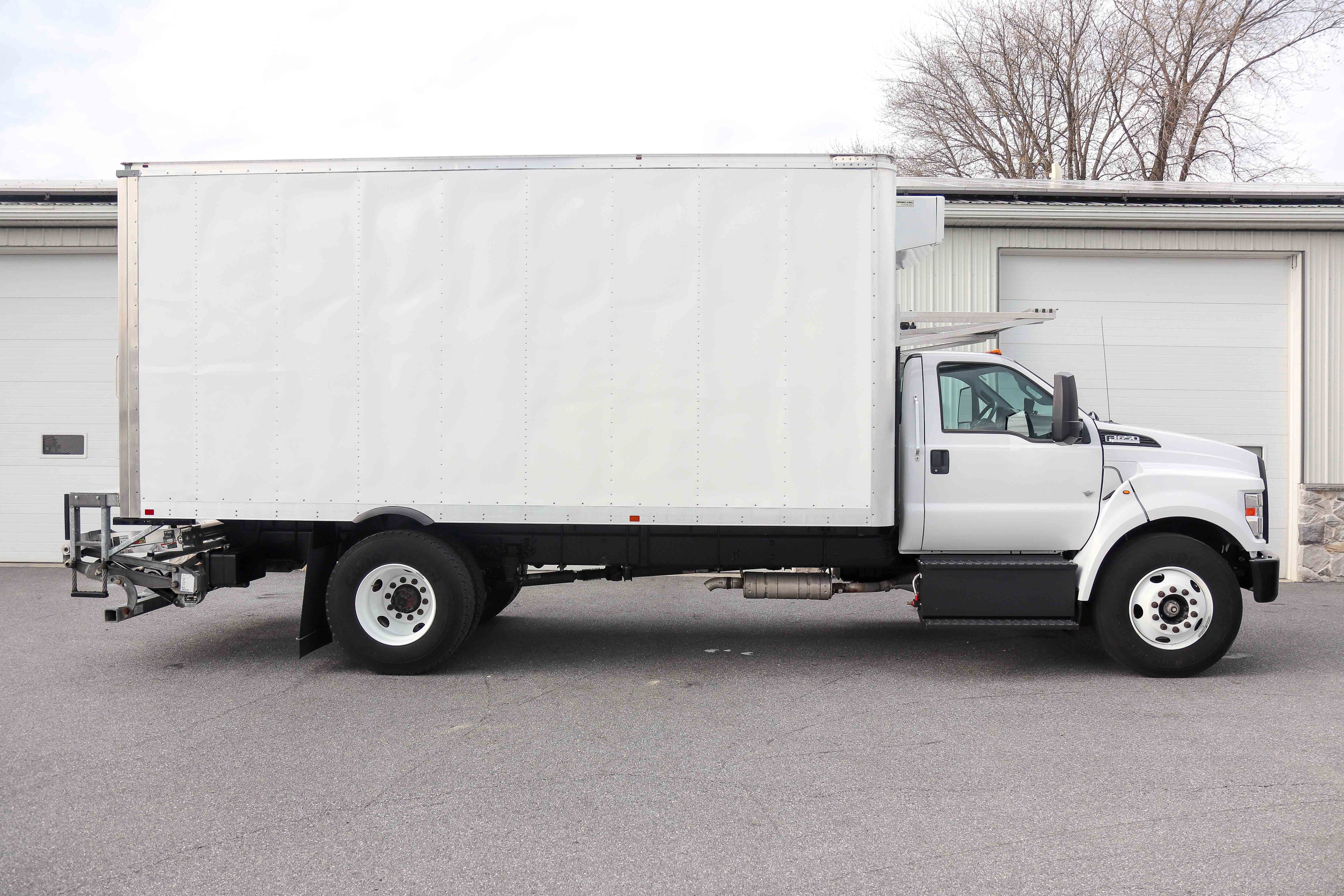 Used 2022 Ford F650 2WD Regular Cab Super Duty image 2