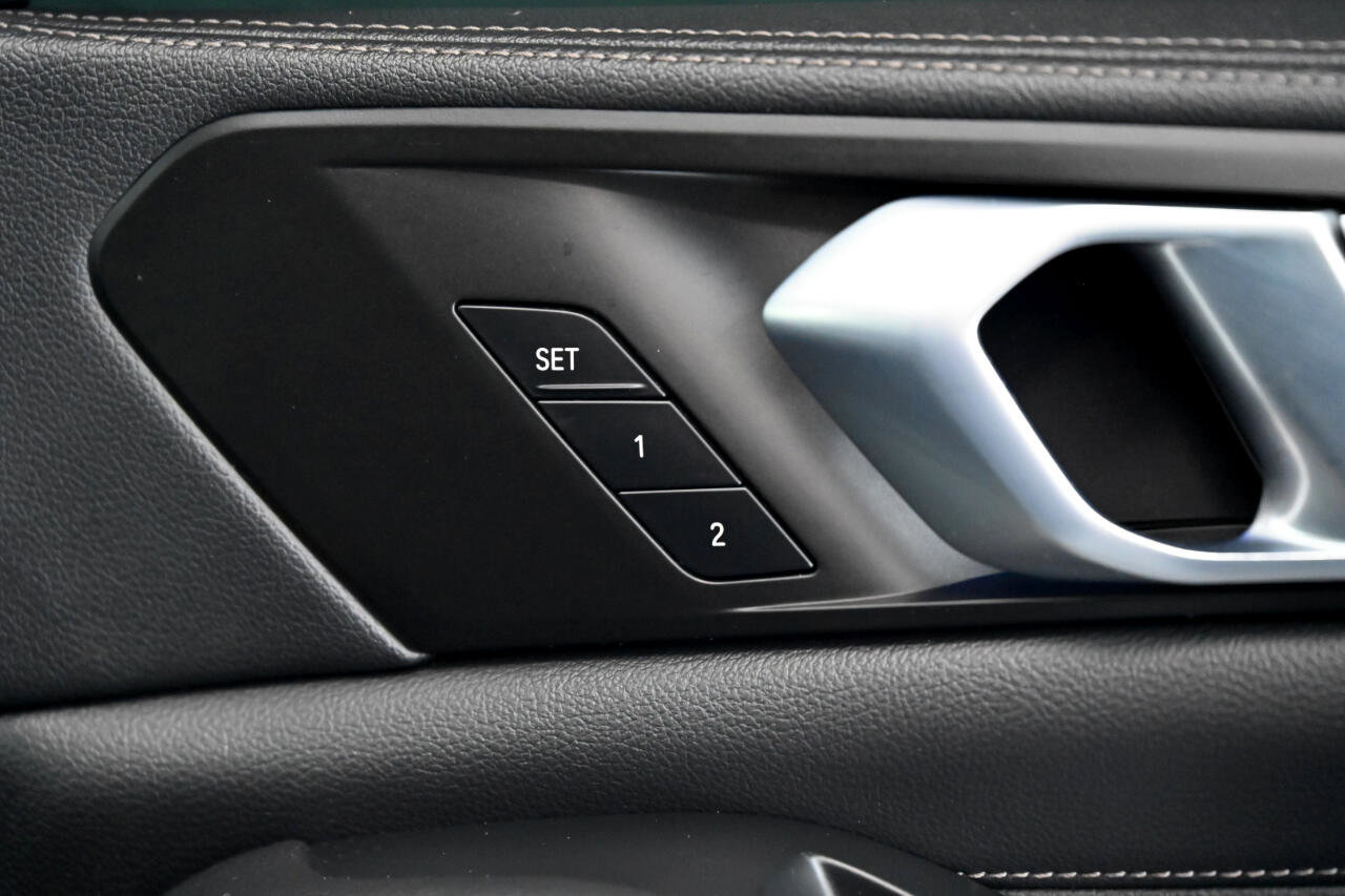 Used 2020 BMW X5 M50i w/ Premium Package image 21