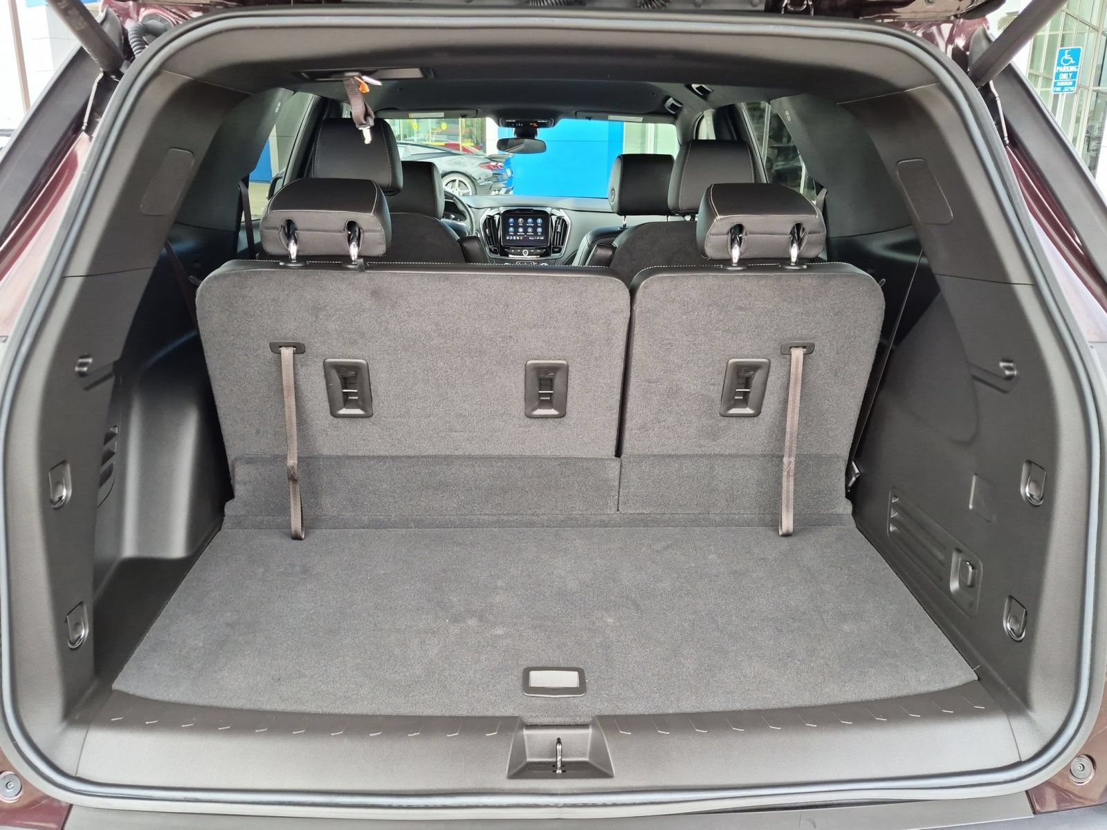Used 2023 Chevrolet Traverse LT FWD image 25