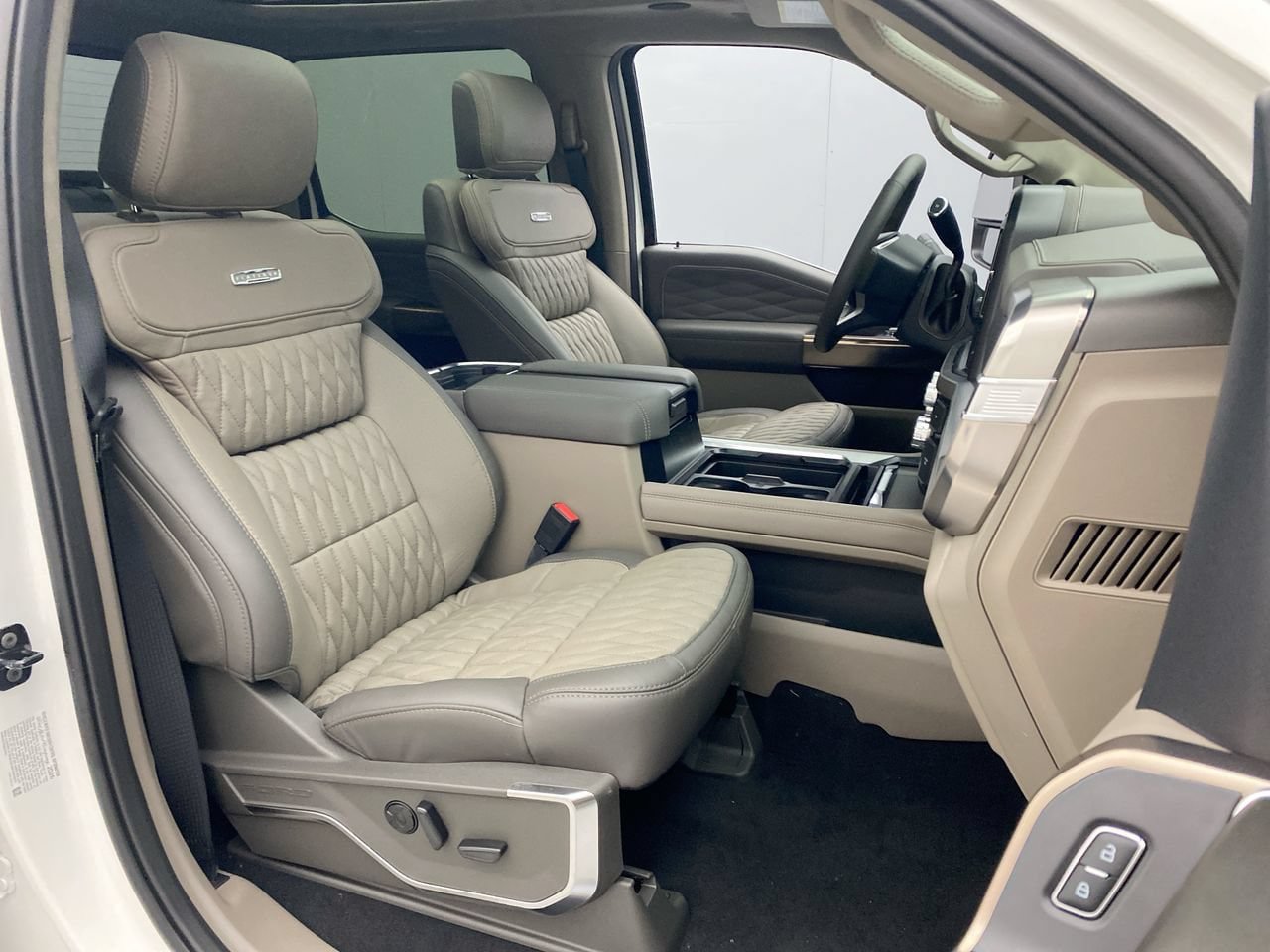 New 2026 Ford F250 Platinum w/ Platinum Plus Package AWD/4WD image 24