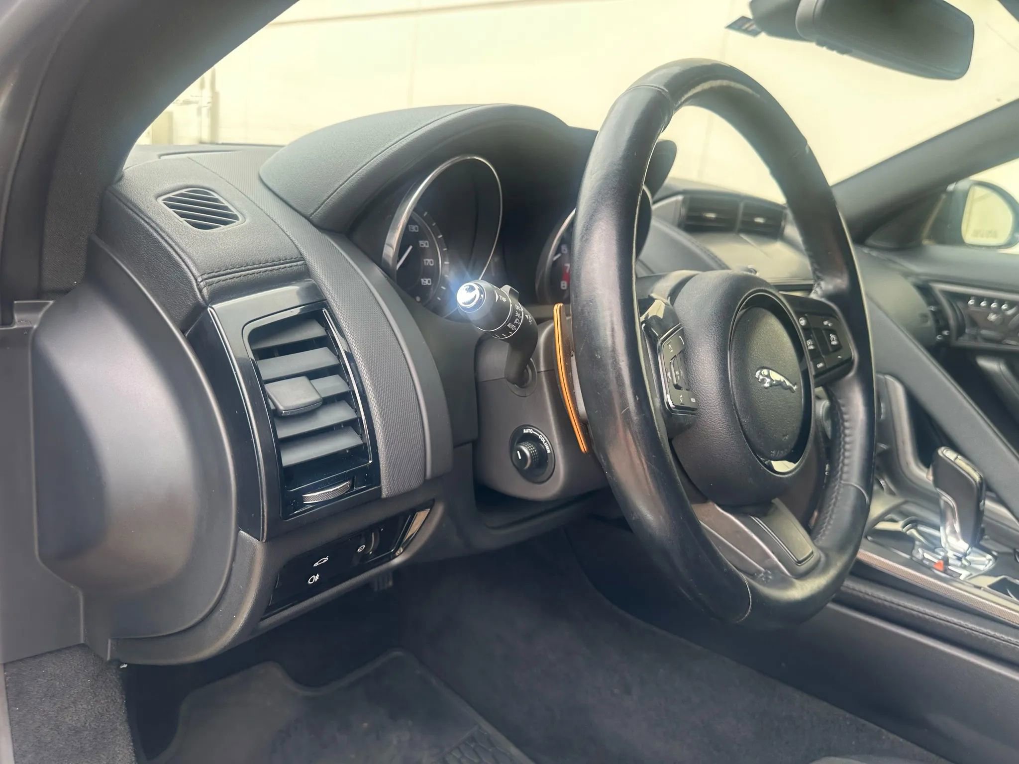 Used 2014 Jaguar F-TYPE S image 27