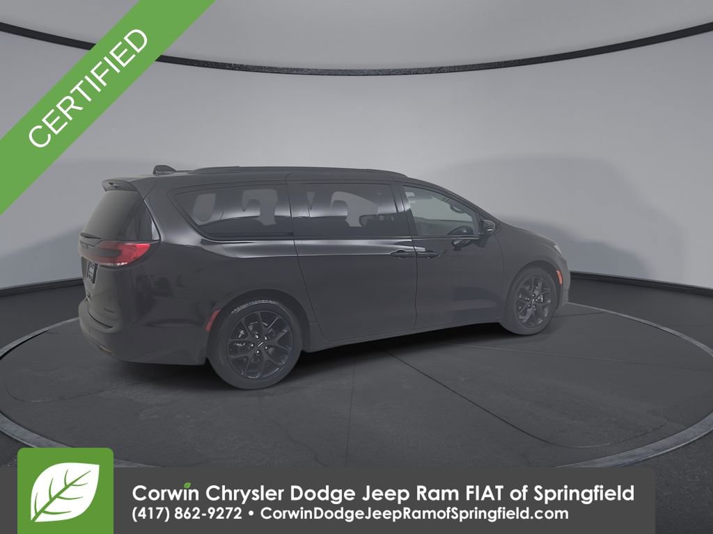 Certified 2025 Chrysler Pacifica Limited image 17