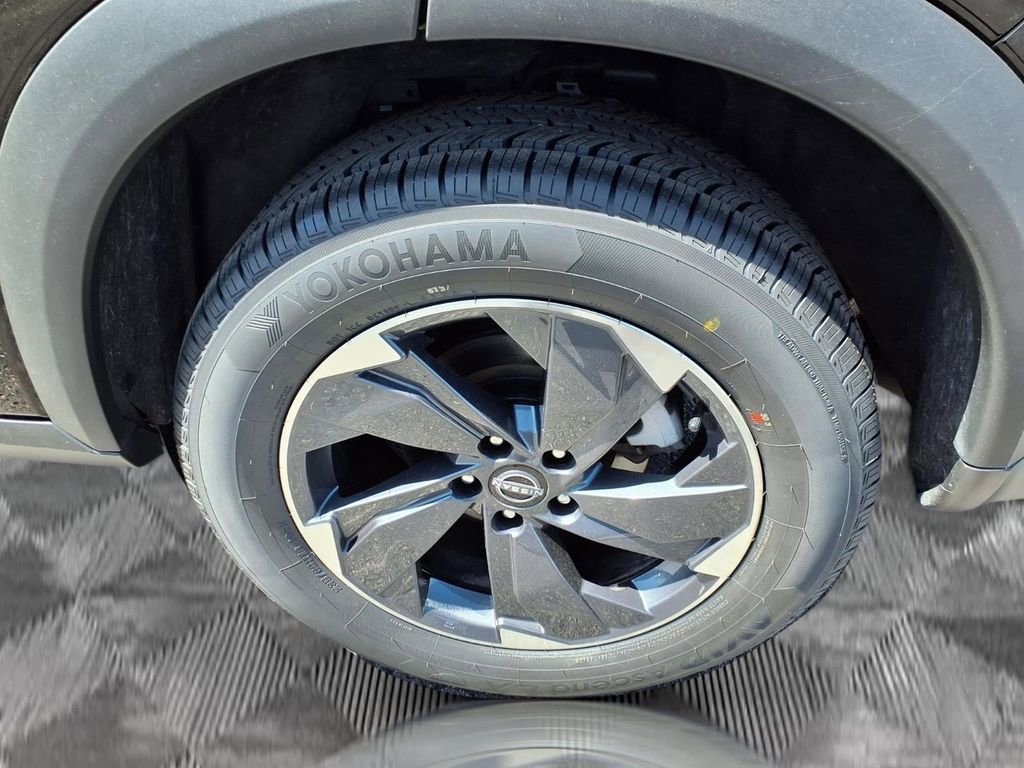 Used 2025 Nissan Rogue SV FWD image 21