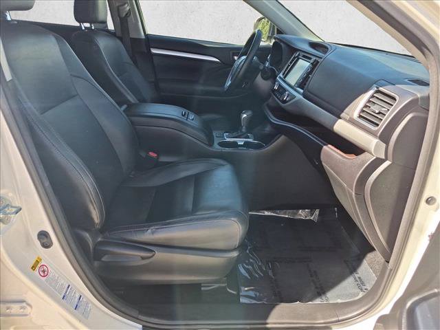 Used 2015 Toyota Highlander XLE AWD/4WD image 22
