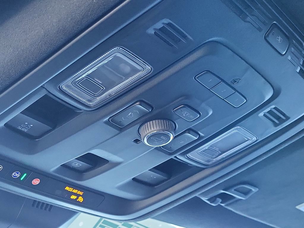 Certified 2024 Cadillac Escalade Premium Luxury Platinum image 31