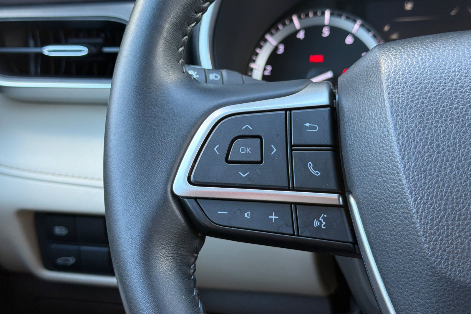 Used 2022 Toyota Highlander XLE image 31