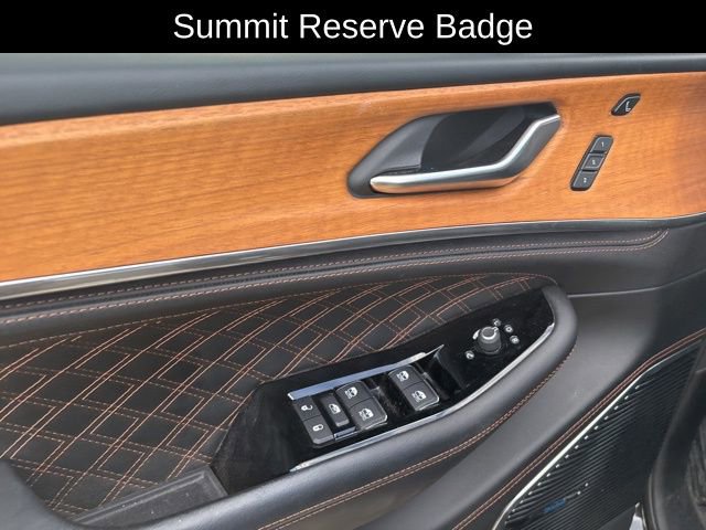 Used 2022 Jeep Grand Cherokee Summit image 10