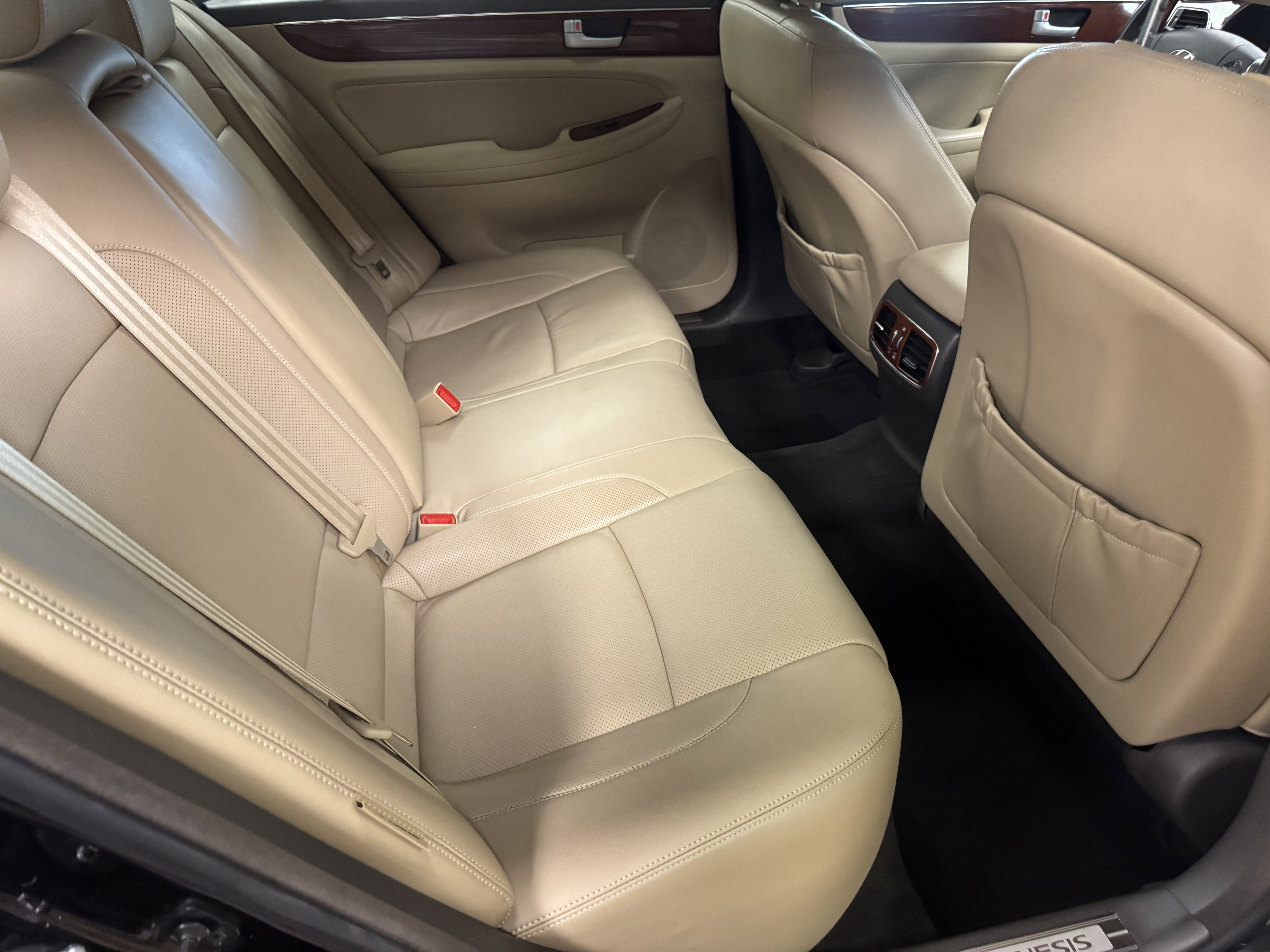 Used 2014 Hyundai Genesis 3.8 image 16