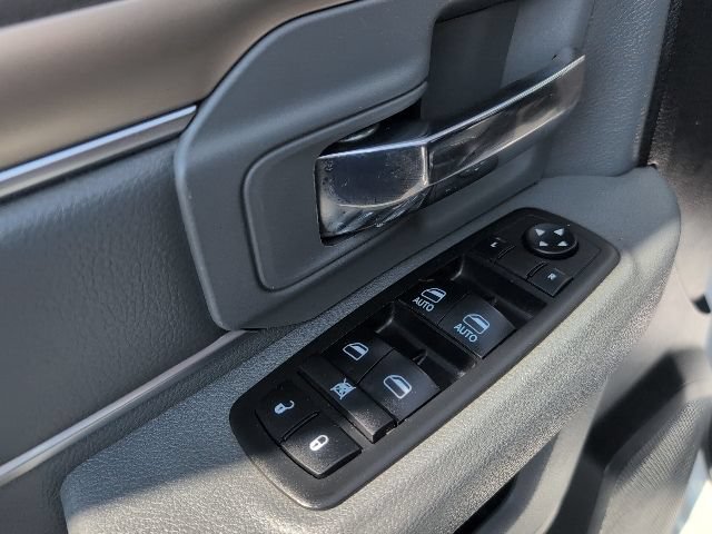 Used 2018 RAM 1500 Classic SLT AWD/4WD image 19