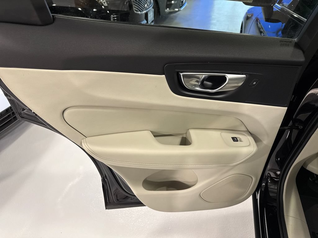 Certified 2024 Volvo XC60 B5 Plus w/ Protection Package Premier AWD/4WD image 21