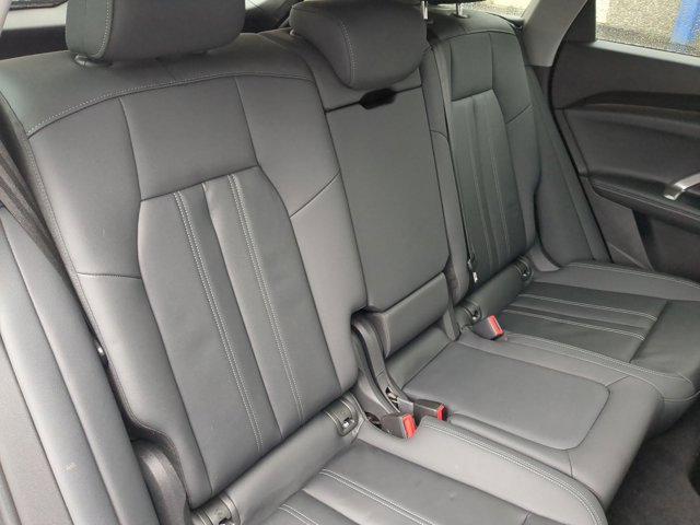 Used 2025 Audi Q5 Premium w/ Convenience Package image 21
