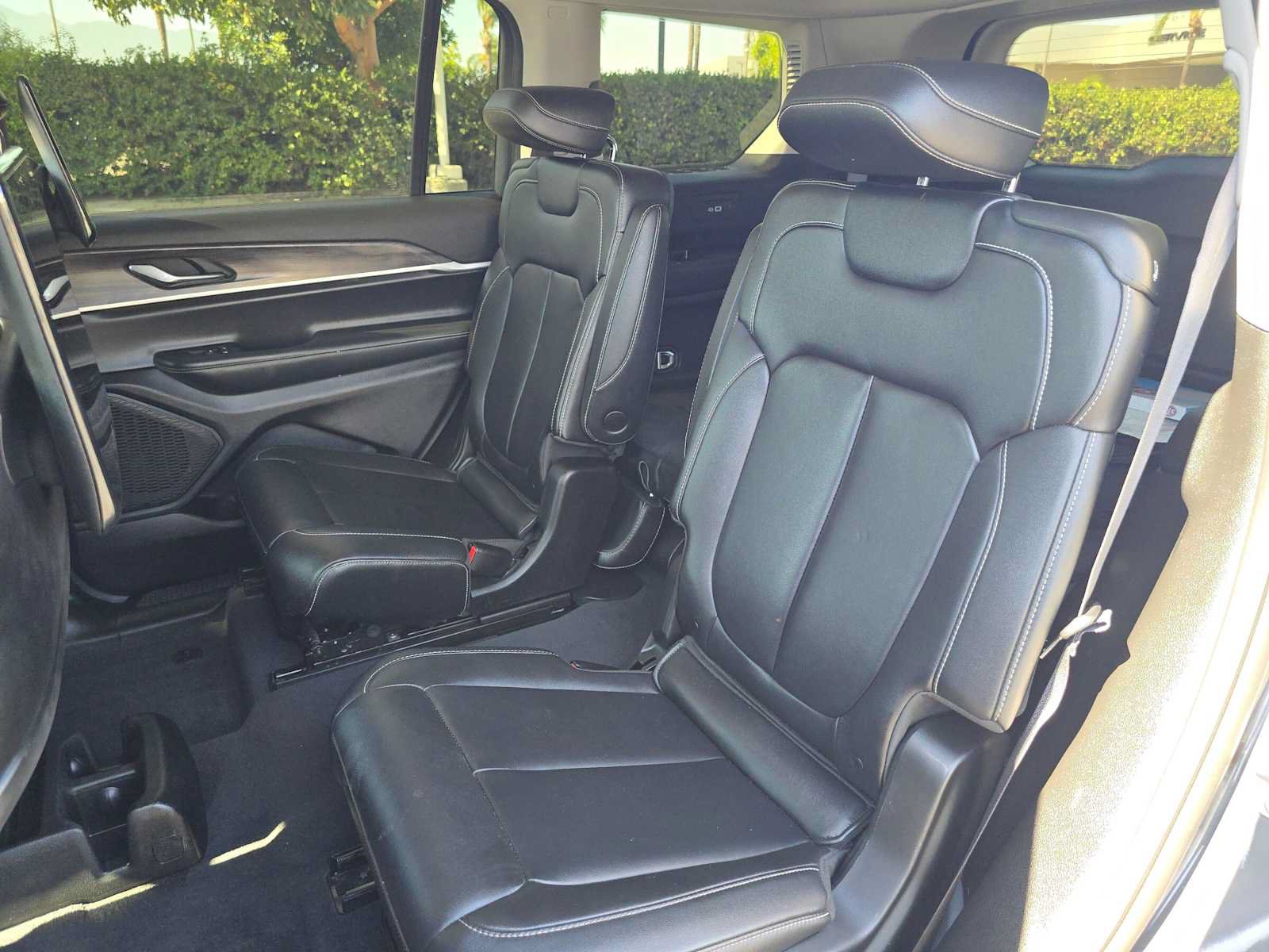 Used 2023 Jeep Grand Cherokee L Limited w/ Rear Seat Video Group I AWD/4WD image 21