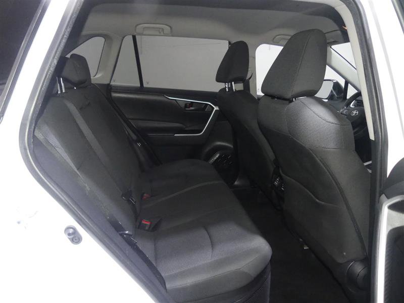 Used 2021 Toyota RAV4 LE image 27