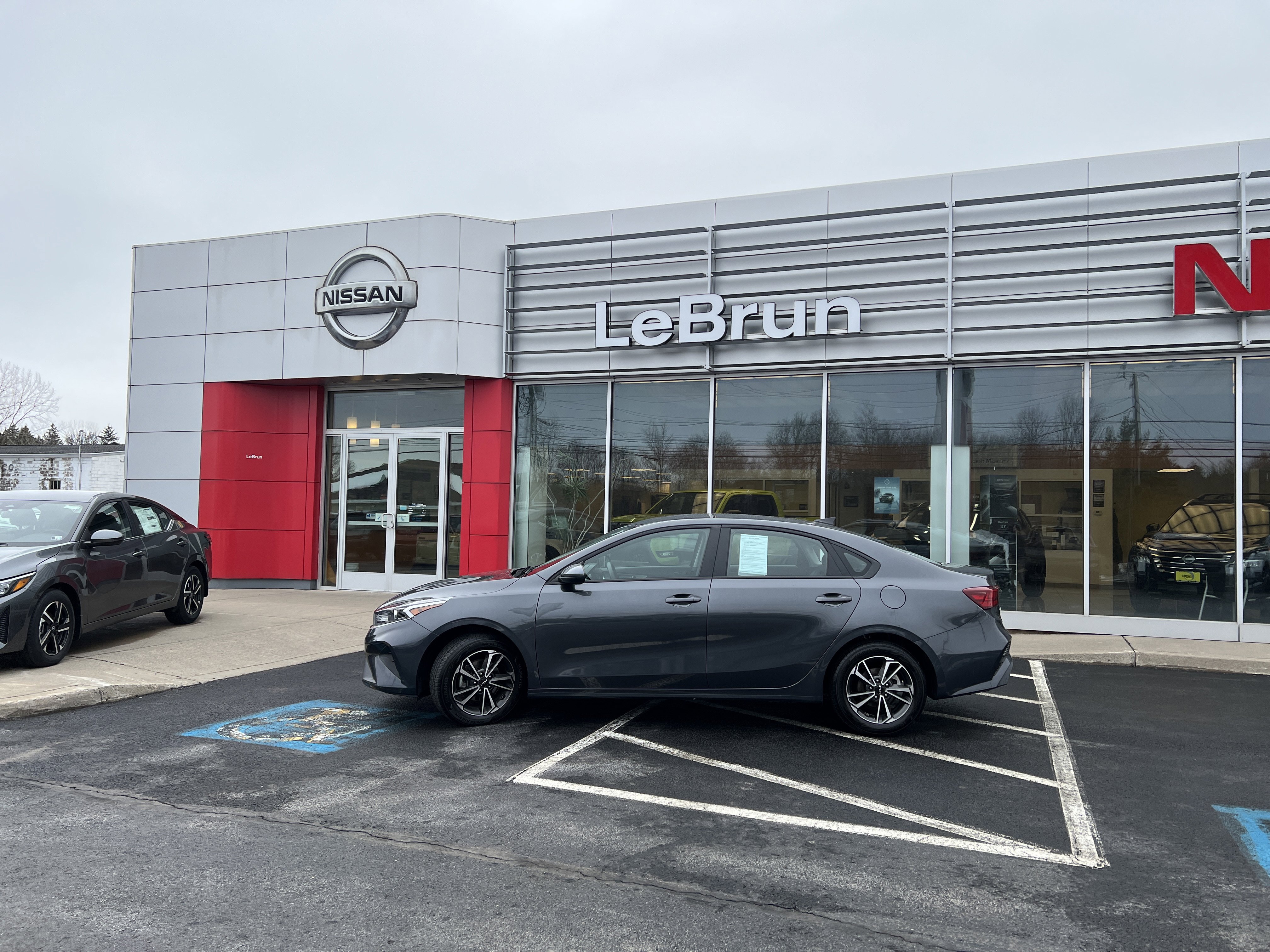 Used 2022 Kia Forte LXS image 2