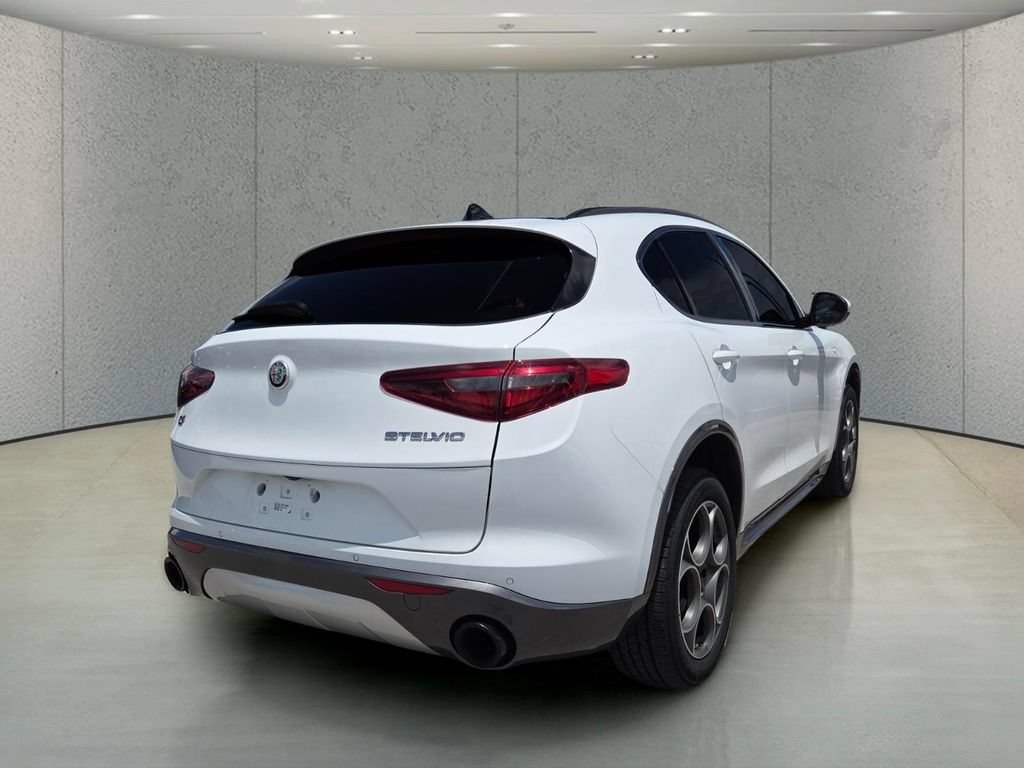 Used 2022 Alfa Romeo Stelvio Ti AWD/4WD image 4