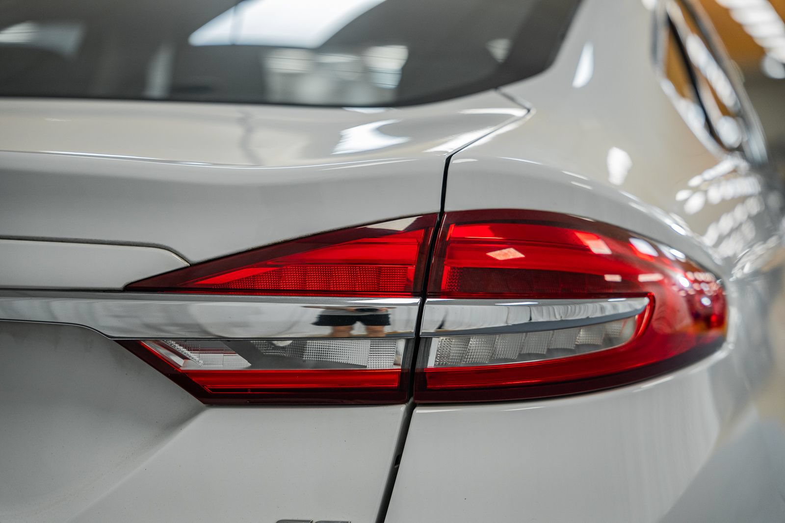 Used 2017 Ford Fusion SE FWD image 7
