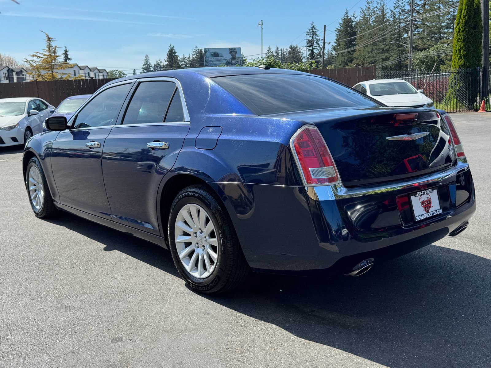 Used 2013 Chrysler 300 RWD image 5
