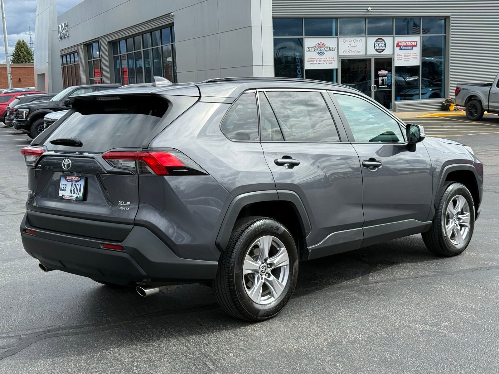 Used 2022 Toyota RAV4 XLE AWD/4WD image 3