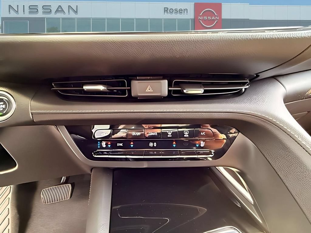 Used 2023 Buick Envision Avenir AWD/4WD image 21
