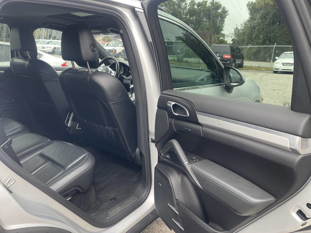 Used 2011 Porsche Cayenne S AWD/4WD image 13