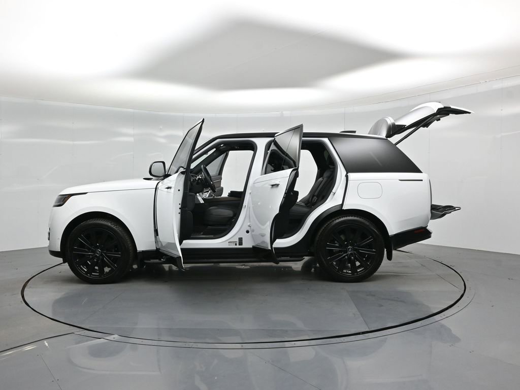 Used 2025 Land Rover Range Rover SE image 32