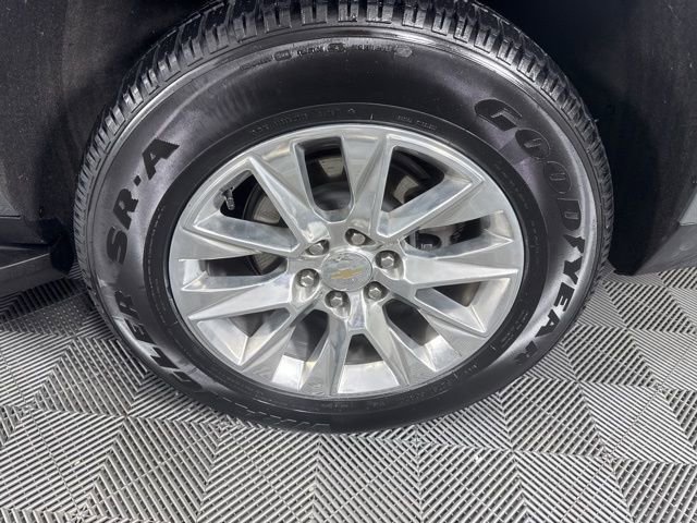 Used 2024 Chevrolet Suburban Premier w/ Advanced Technology Package AWD/4WD image 9