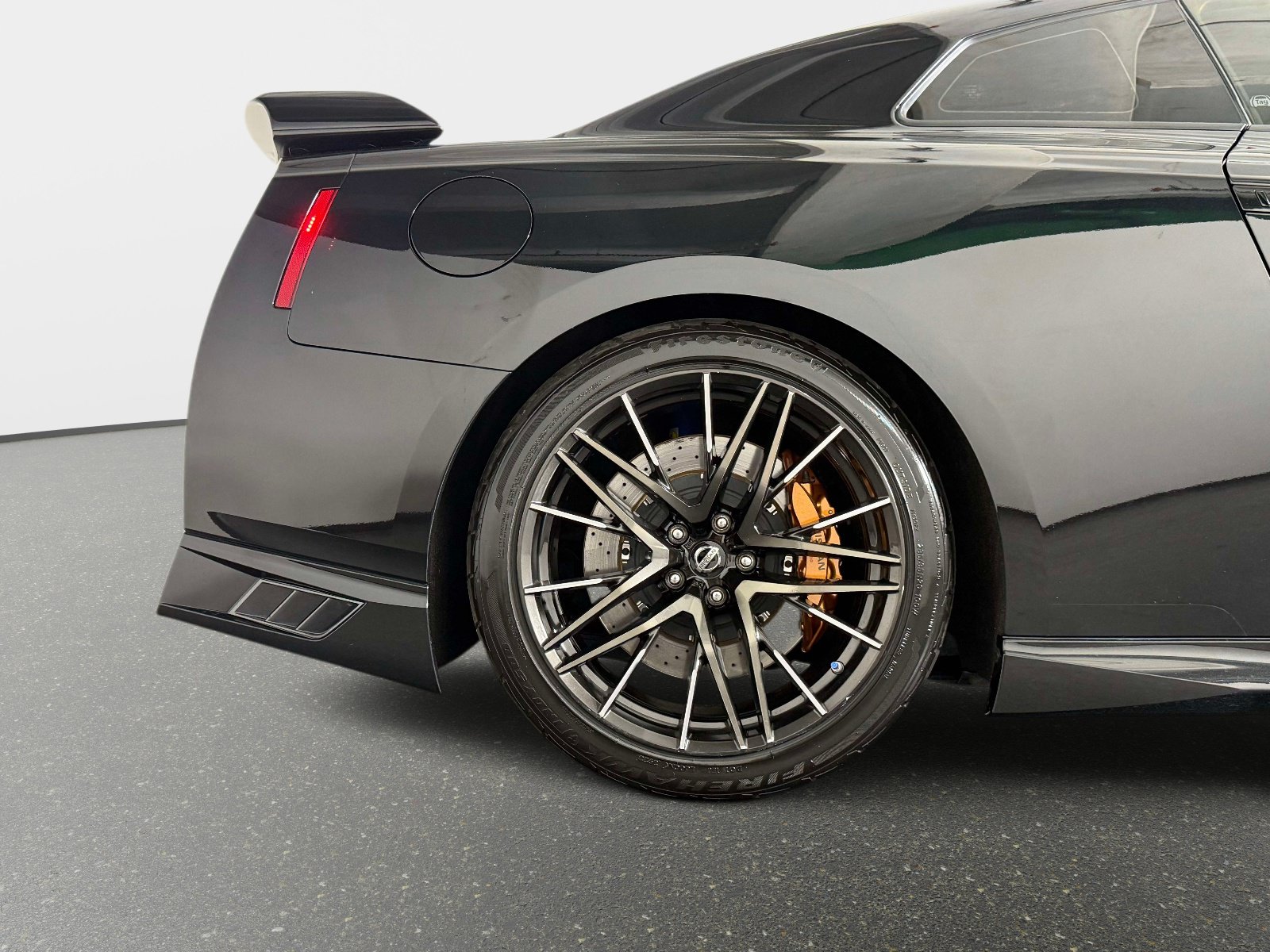 Used 2021 Nissan GT-R Premium AWD/4WD image 18