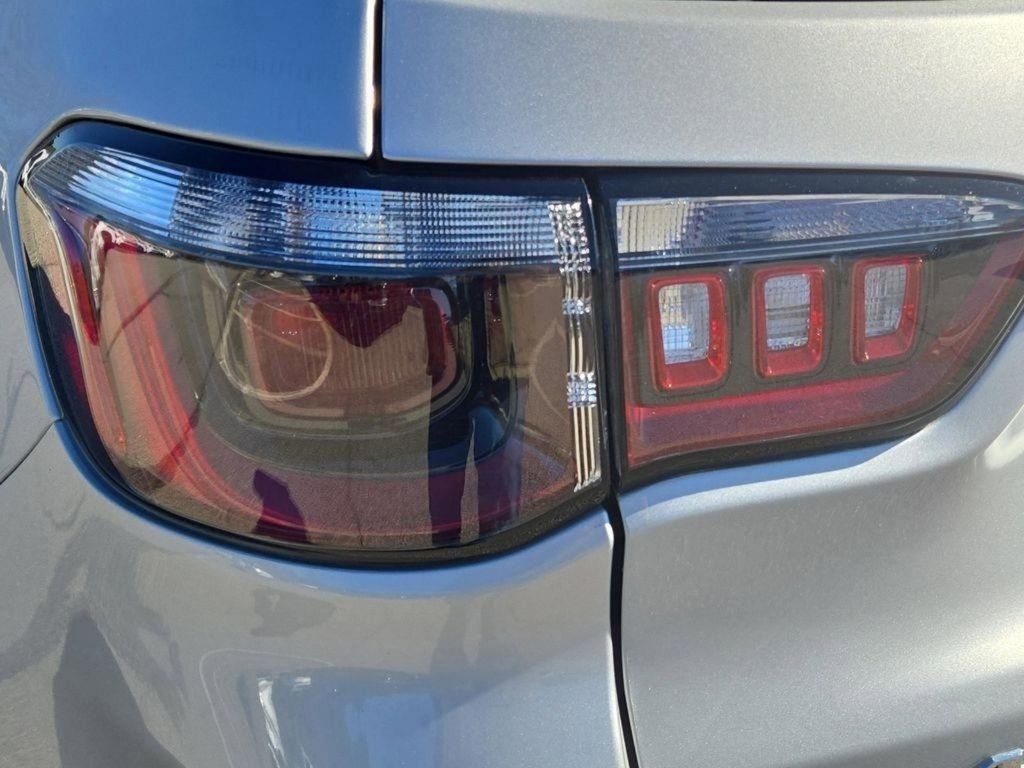 Used 2024 Jeep Compass Latitude image 13