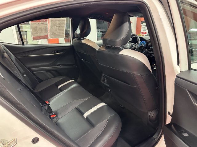 Used 2025 Toyota Camry SE FWD image 14